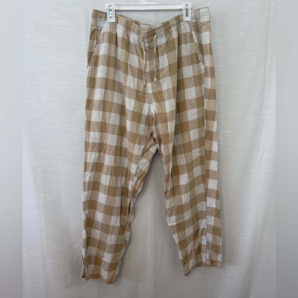 Old Navy Men's Beige and White Checkered Pajamas